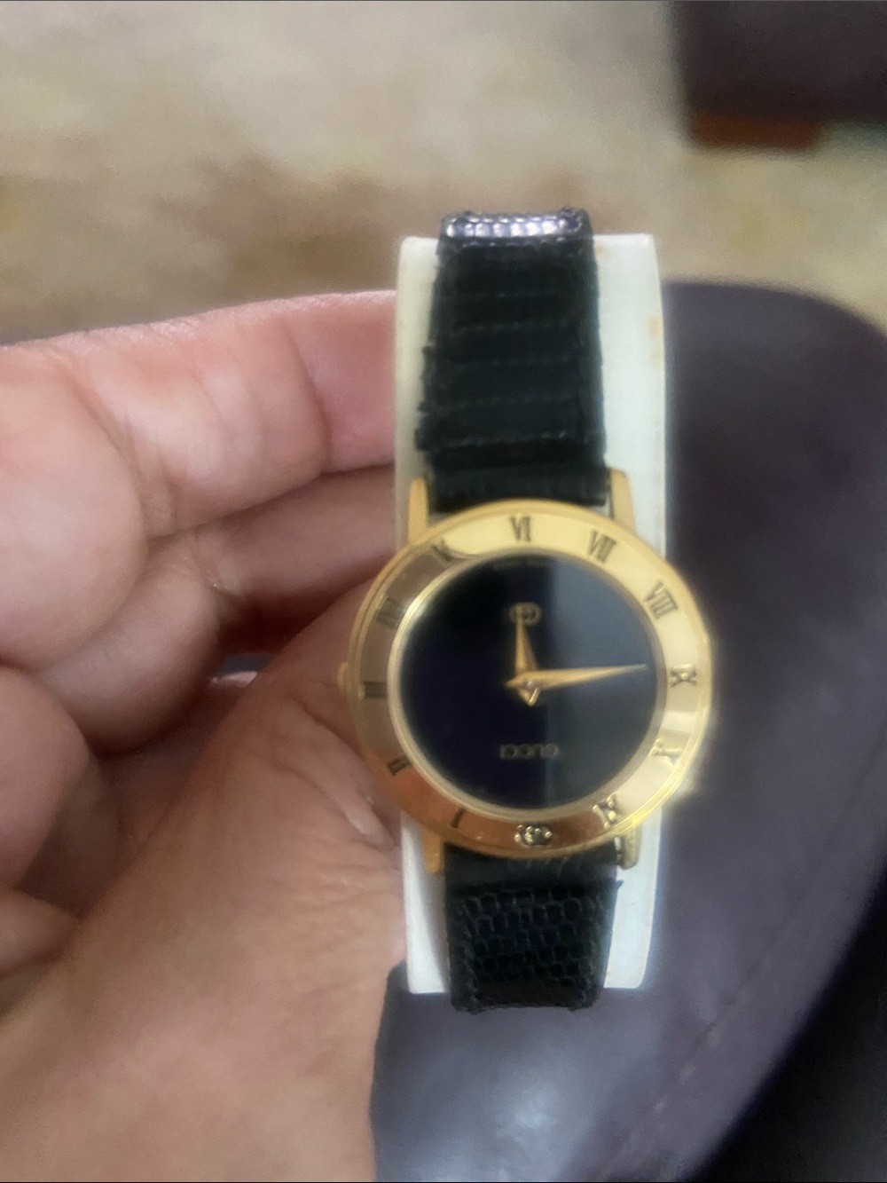 Gucci Gold-Tone Case with Black Dial and Black Strap